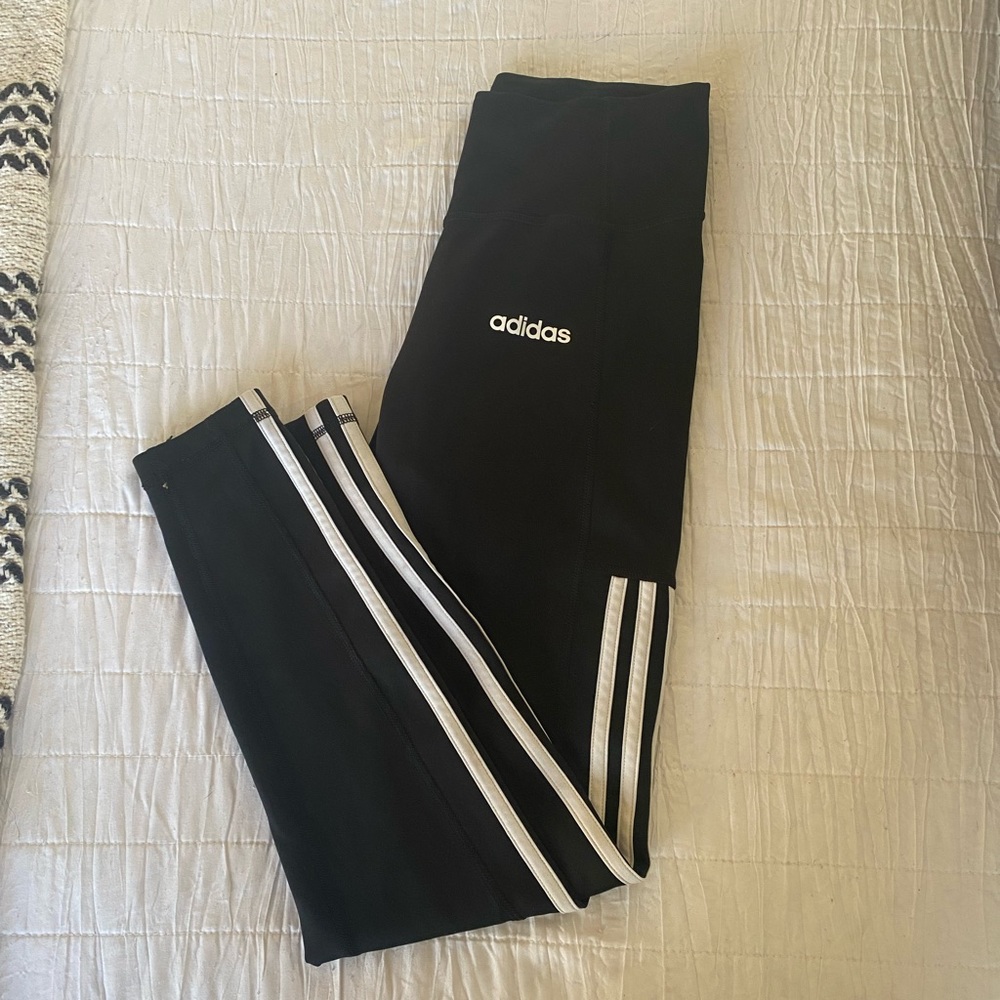 Full length Adidas leggings size small with a pocket